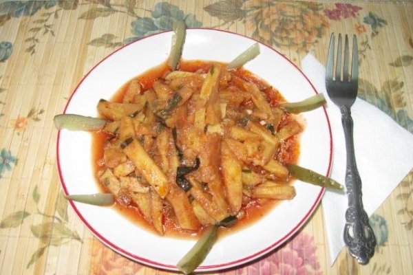 Cartofi prajiti cu sos de rosii si tarhon