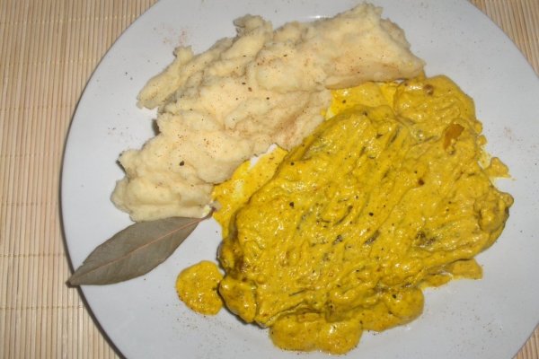 Cotlete de porc in sos de mustar cu pure portughez