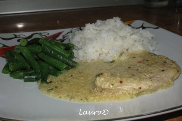 Piept de curcan cu sos cu mustar si tarhon