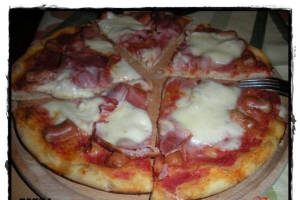 Pizza cu prosciutto  si crenvusti