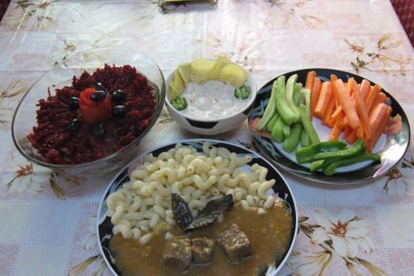 Macaroane cellentani cu sos de morcovi si carne de vita