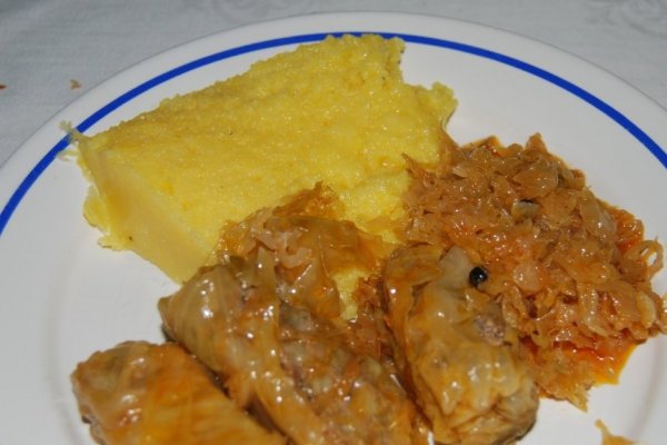 Sarmale in foi de varza acra cu carne