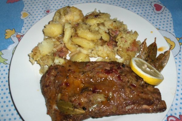 Costita in sos de miere si cartofi gratinati cu bacon