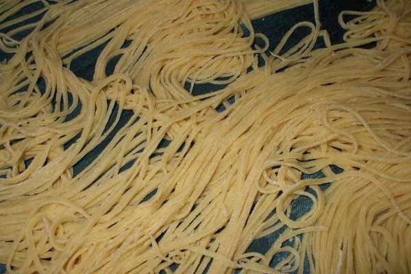 Taitei de casa cu masina de taitei