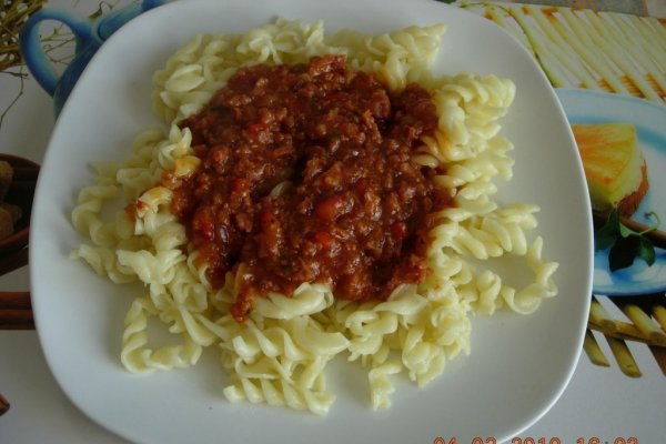 Paste cu carne din conserva