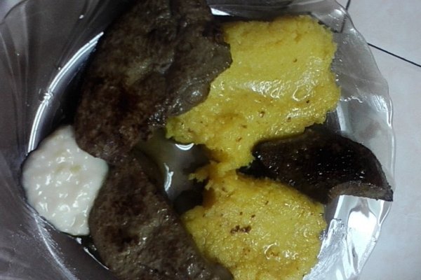 Ficat cu usturoi si mamaliga