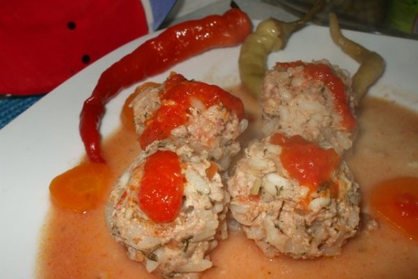 Perisoare de manzat cu sos de rosii