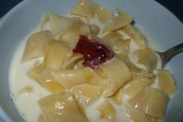 Taitei de casa cu lapte