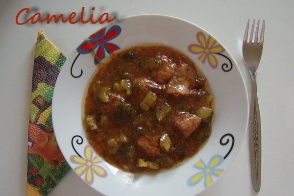 Mancare de castraveti murati cu carne de porc