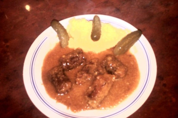 Mamaliga cu intinsoare de carnat