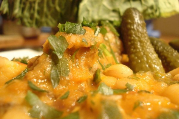 Fasole scazuta cu coaste de porc