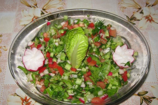 Salata mixta -stil arab”Salatit Khodar Meshakel”