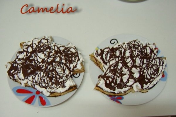 Clatite cu finetti, frisca si topping