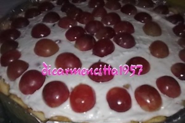 Tort cu struguri rosii si crema de iaurt