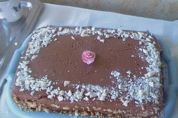 Tort cu crema de trandafiri