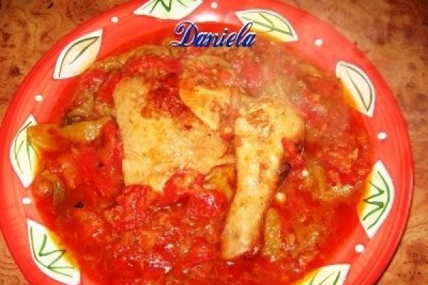 Mincare de ardei copti cu  pulpe de pui