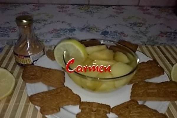 Compot de gutui,cu biscuiti