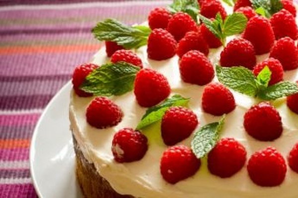 De Florii - tort cu zmeura si cheesecake cu rom