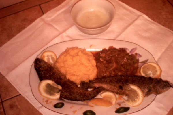 Pastrav cu ceapa si mamaliga