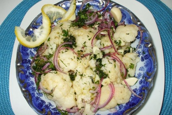 Salata de conopida cu ceapa rosie (de post)