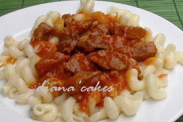 Tocanita cu carne de porc si paste