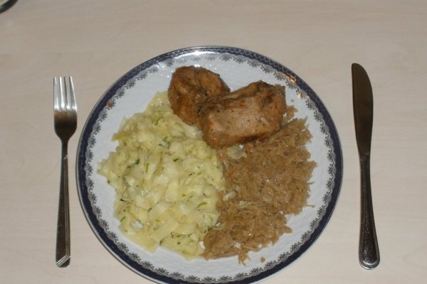 Friptura de iepure cu varza calita in sampanie si tagliatelle de casa