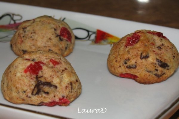 Cookies cu ciocolata si cirese confiate