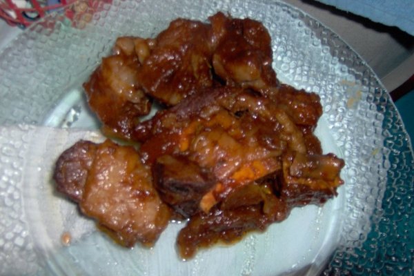 Coasta de carne la cuptor cu sos de barbeque