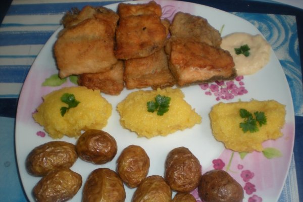 Pastrav somonat cu cartofi noi