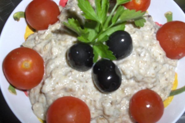 Salata de vinete cu ceapa si maioneza de usturoi