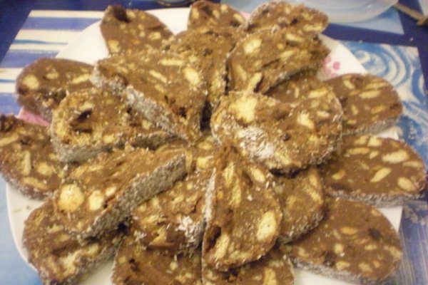 Salam de biscuiţi reţetă cu stafide