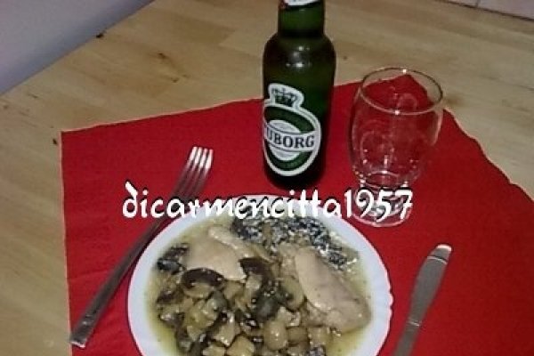 Ciulama de ciuperci champignion cu pulpe de pui