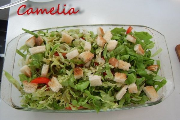 Salata cu crutoane