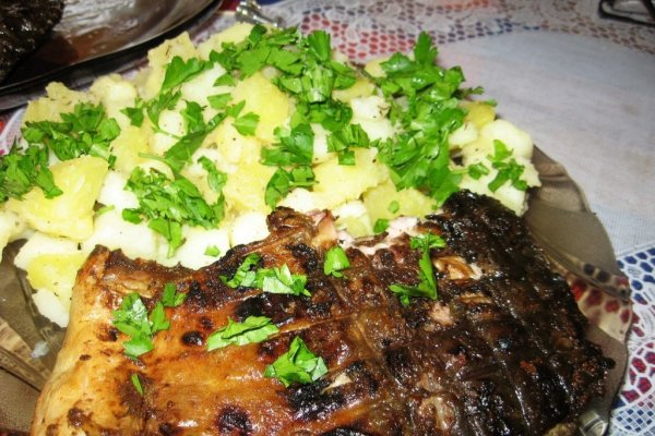 Peste la gratar cu  cartofi