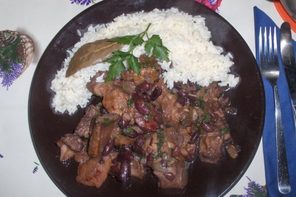 Fasole cu costita si orez alb(Feijoada de Entercosto)