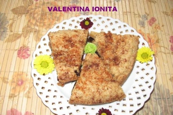 Prajitura sfaramicioasa cu prune uscate