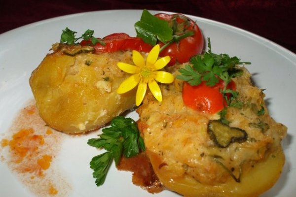 Cartofi umpluti cu branza la cuptor