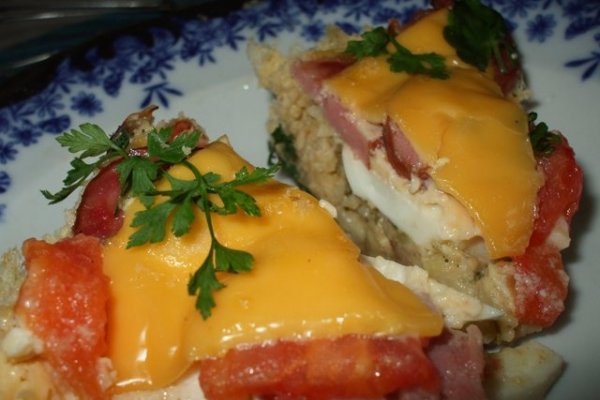 Tartina maxi cu cartofi, branza si carnati