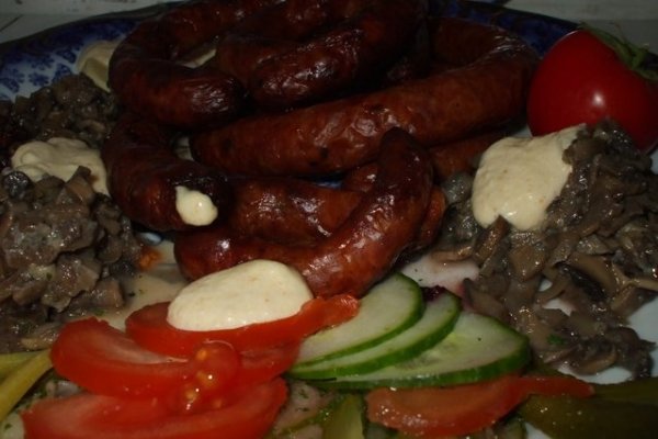 Carnaciori la gratar cu garnitura de ciuperci