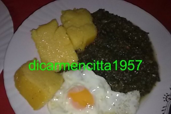 Urzici cu ochiuri si mamaliguta prajita