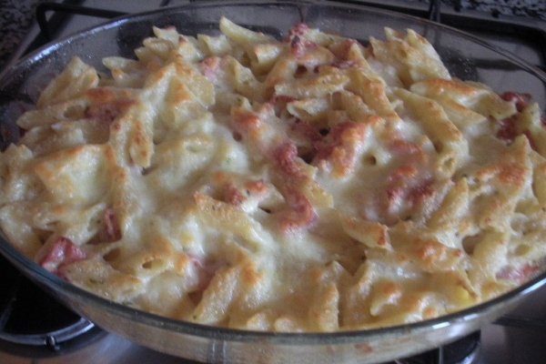Paste gratinate cu perisoare de carne
