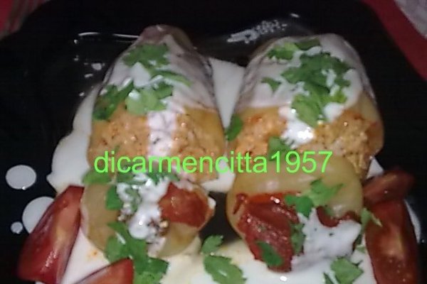 Ardei umpluti,fierti in sos de rosii