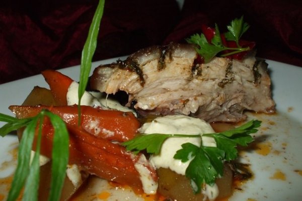 Friptura din piept de porc cu verdeturi si legume la cuptor