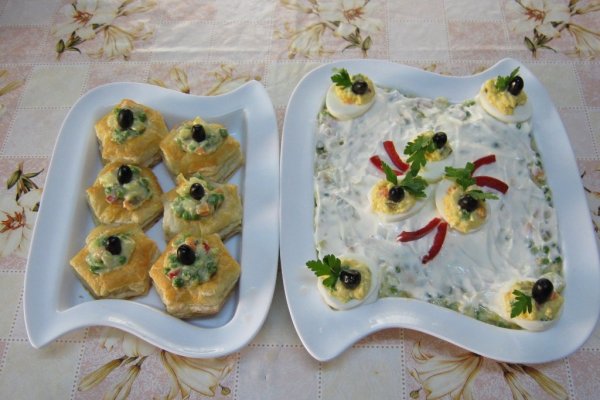 Salata ruseasca si oua umplute