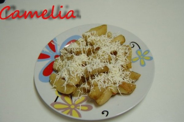 Cartofi noi la cuptor cu branza