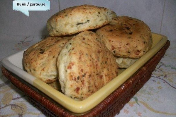 Placinta cu telemea si za’atar(specific arab)