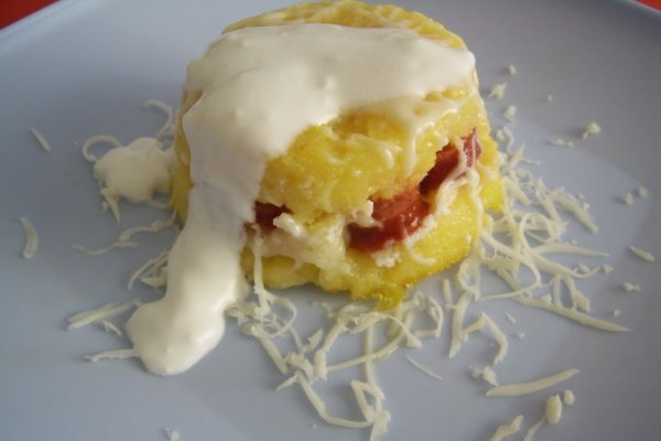 Bulz cu carnati si branza