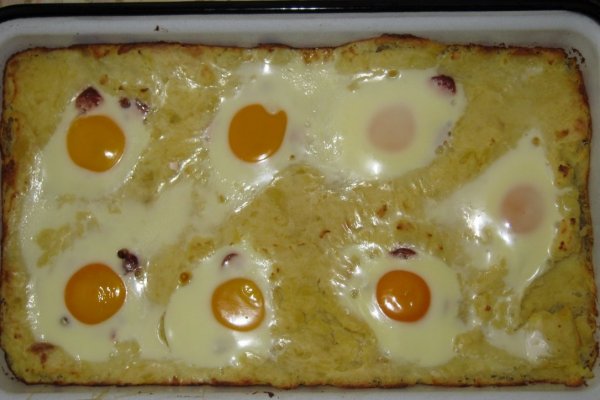 Piure cu cascaval si ochiuri--la cuptor