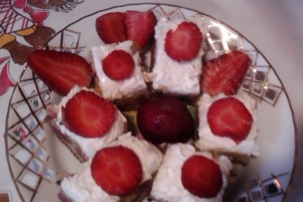 Prajitura cu capsuni si bezea