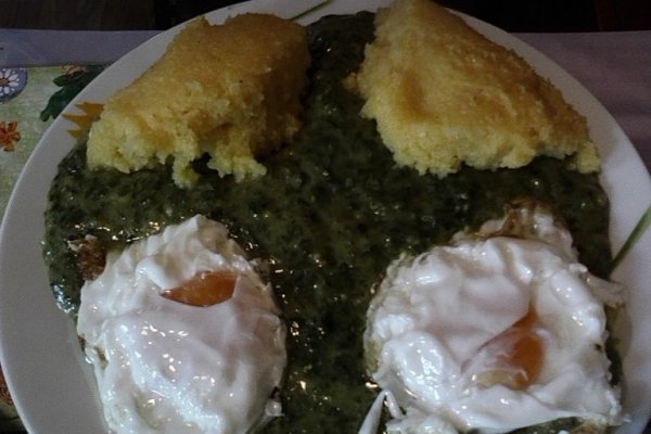 Piure de spanac cu ochiuri